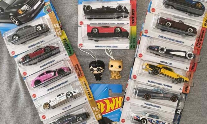 Hot Wheels Basic với nhiều mẫu xe phổ thông