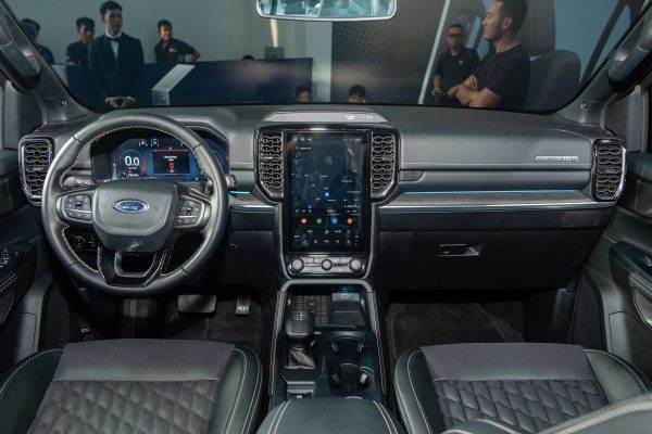 nội thất ford everest 2025