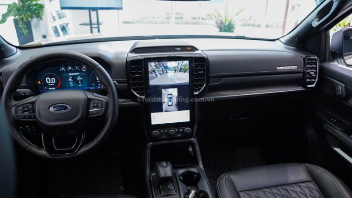 bên trong xe Ford Brave Platinum 2025 