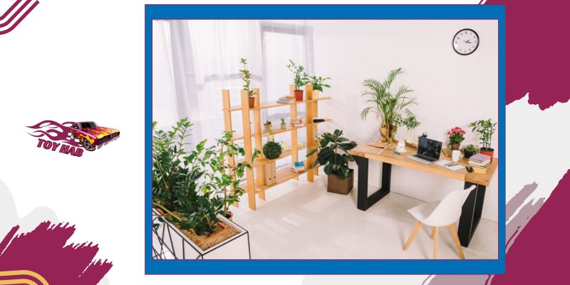 Bàn làm việc có cây xanh và ánh sáng tự nhiên