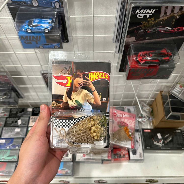 custom-tang-ny Custom xe mô hình 1:64 làm quà tặng người yêu với thiết kế card cá nhân hóa, phù hợp cho quà sinh nhật, kỷ niệm hoặc Valentine.
