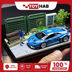 Diorama hộp mica trưng bày xe mô hình 1:64 với tiểu cảnh cây xanh, mặt đường và phong cách JDM.
