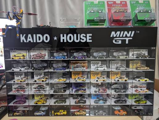 Kệ trưng bày mô hình xe Kaido House và MINI GT tại ToyHab